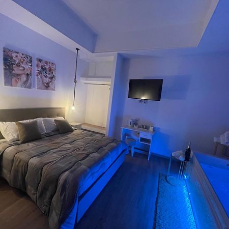 Le Mariancarve Central Apartments Кротоне Экстерьер фото